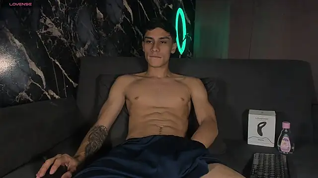 Snapshot of Axel_DavisSM chatting on 03-16-26, 05:44 Axel DavisSM online show from 03-16-26, 05:44