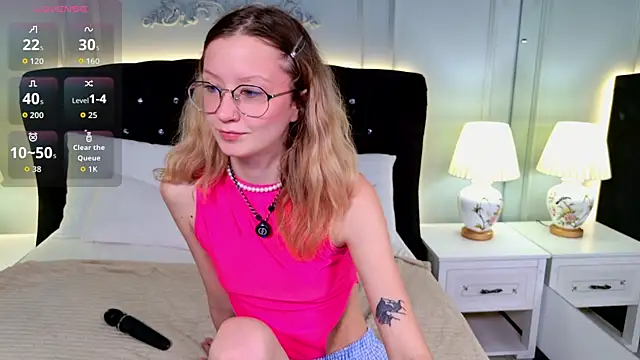 Snapshot of AmelieViolet chatting on 06-07-26, 03:43 AmelieViolet online show from 06-07-26, 03:43