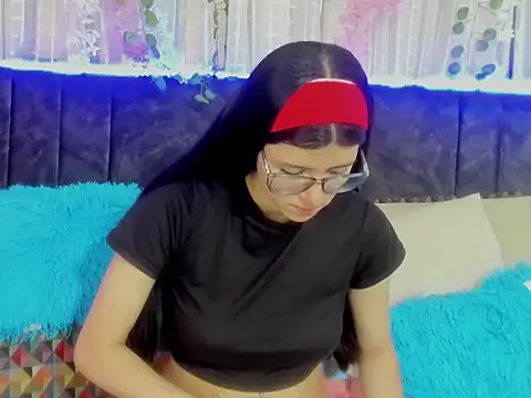 Snapshot of EmiSchwarz chatting on 03-21-26, 01:05 EmiSchwarz online show from 03-21-26, 01:05