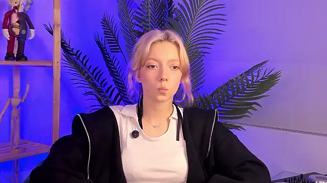 TyraTopinka online show from 03-19-26, 01:37