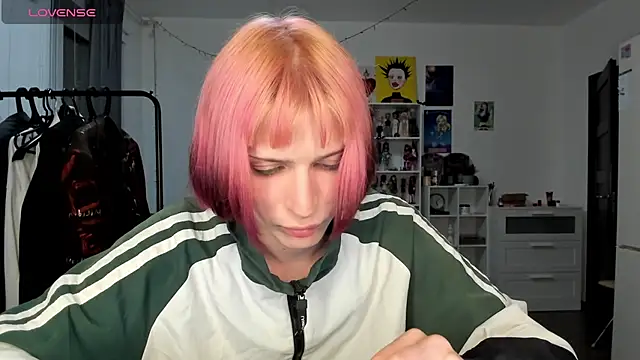 sweet peach    online show from 04-15-26, 06:15