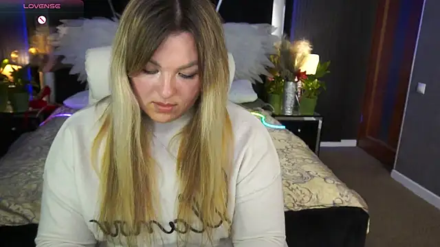 AlissyaGrayy online show from 04-11-26, 01:15