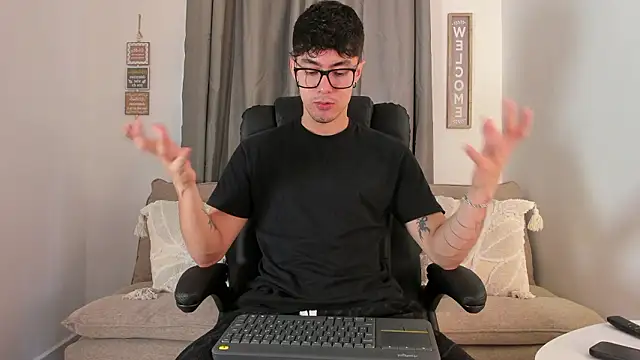 Snapshot of etham_wolf1 chatting on 03-25-26, 05:41 etham wolf1 online show from 03-25-26, 05:41