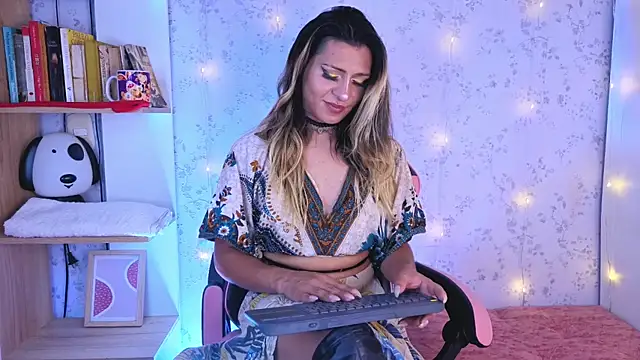 Snapshot of _Alexaavandercloude chatting on 07-18-26, 07:28 Alexaavandercloude online show from 07-18-26, 07:28