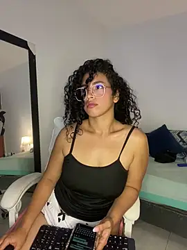 Luciianita lov199 online show from 04-28-26, 03:00