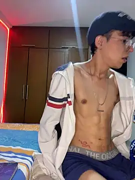 Snapshot of Milo_Gunnar chatting on 04-18-26, 11:38 Milo Gunnar online show from 04-18-26, 11:38