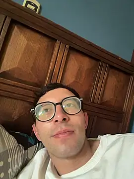 Snapshot of LeonBlazze chatting on 06-15-26, 06:32 LeonBlazze online show from 06-15-26, 06:32