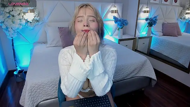 Mavis luxury online show from 04-29-26, 03:21