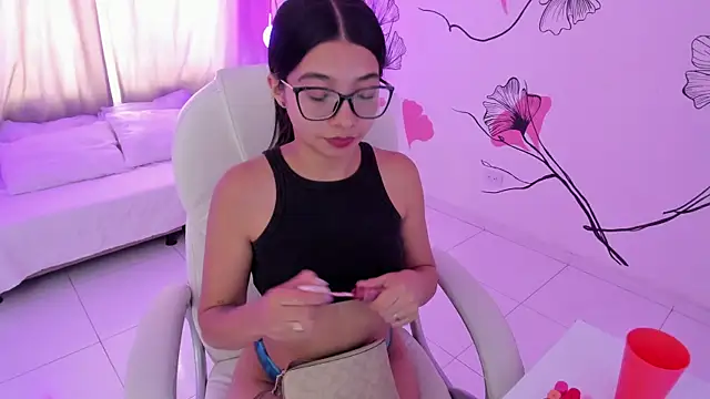 Snapshot of AishaNoor chatting on 04-06-26, 07:26 AishaNoor online show from 04-06-26, 07:26