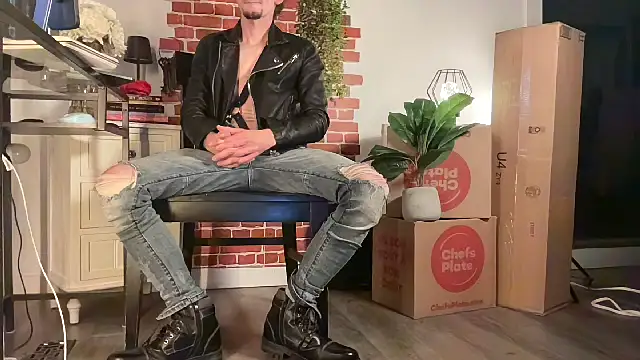 Snapshot of DylanBrook chatting on 04-24-26, 04:37 DylanBrook online show from 04-24-26, 04:37