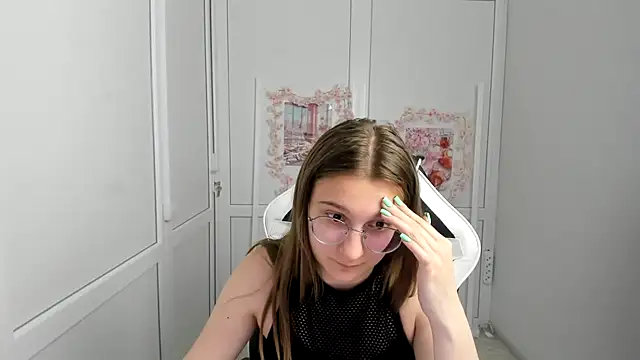 Mia kristal online show from 06-06-26, 07:13