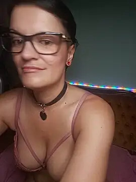 Evamilfhungary online show from 06-15-26, 08:22