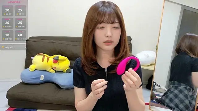 Snapshot of Kotori- chatting on 03-21-26, 01:54 Kotori- online show from 03-21-26, 01:54