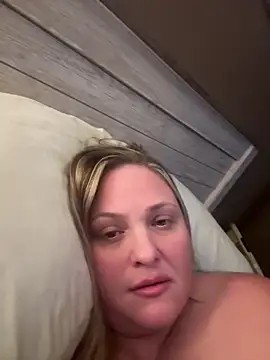 Snapshot of 1SexyQueen chatting on 06-17-26, 04:15 1SexyQueen online show from 06-17-26, 04:15