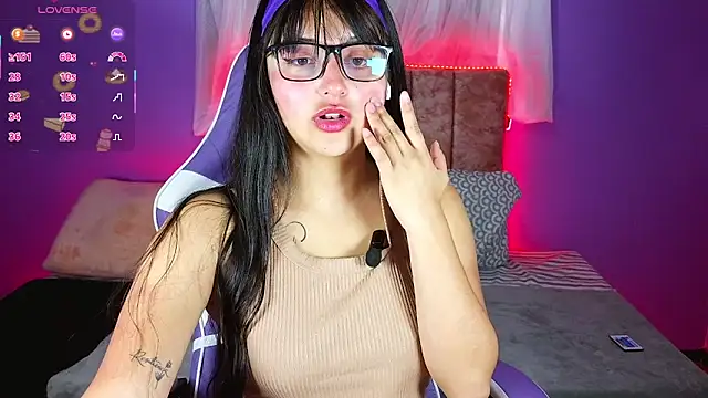 1 Scarllet  online show from 04-07-26, 12:49