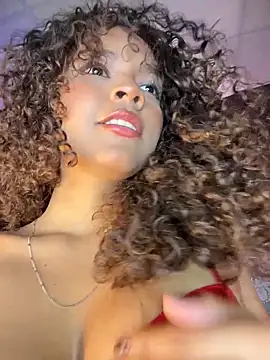 Snapshot of CurlyOopsieXXX chatting on 04-17-26, 09:40 CurlyOopsieXXX online show from 04-17-26, 09:40