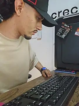 Snapshot of J-master23 chatting on 04-05-26, 08:11 J-master23 online show from 04-05-26, 08:11