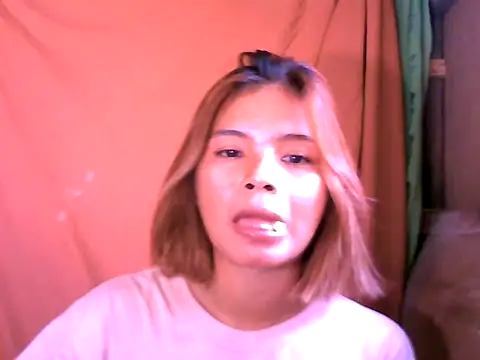 Snapshot of Urcutiepiebaby chatting on 03-20-26, 03:22 Urcutiepiebaby online show from 03-20-26, 03:22