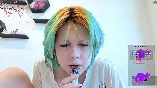 LittleKittenStar online show from 06-17-26, 05:32