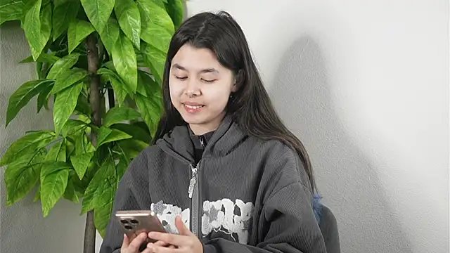 Snapshot of VaniaLeiss chatting on 03-24-26, 05:23 VaniaLeiss online show from 03-24-26, 05:23