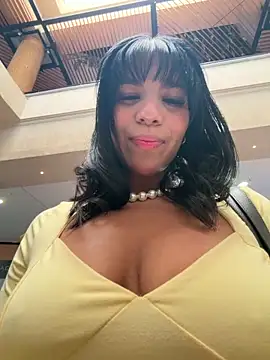 Snapshot of MonserratJons01 chatting on 06-07-26, 03:49 MonserratJons01 online show from 06-07-26, 03:49