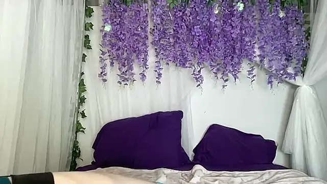 Snapshot of ElfGirlAna chatting on 06-10-26, 02:49 ElfGirlAna online show from 06-10-26, 02:49