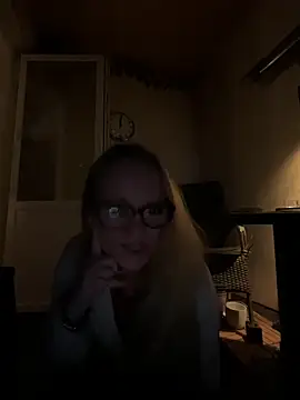 LizzieZ1975 online show from 06-06-26, 10:03