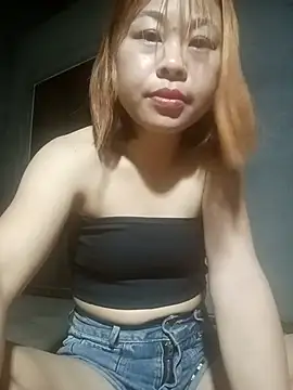 Aurora Luna online show from 04-17-26, 01:25