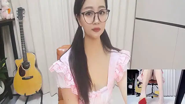 Snapshot of Latte-01 chatting on 06-01-26, 06:26 Latte-01 online show from 06-01-26, 06:26