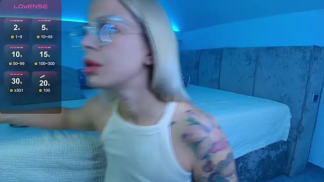 BluEyesKate online show from 06-24-26, 05:39