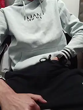 Snapshot of Skinboy06 chatting on 03-22-26, 05:49 Skinboy06 online show from 03-22-26, 05:49