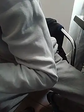 Snapshot of Skinboy06 chatting on 03-31-26, 10:48 Skinboy06 online show from 03-31-26, 10:48