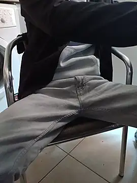 Snapshot of Skinboy06 chatting on 04-01-26, 03:42 Skinboy06 online show from 04-01-26, 03:42