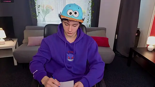 Snapshot of KevinStrike chatting on 03-21-26, 12:54 KevinStrike online show from 03-21-26, 12:54