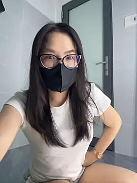 Snapshot of Evelyn9xzz chatting on 03-25-26, 04:13 Evelyn9xzz online show from 03-25-26, 04:13