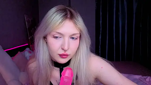 BlondieSummer online show from 04-18-26, 03:16