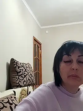 HelgaDennis online show from 04-17-26, 06:22