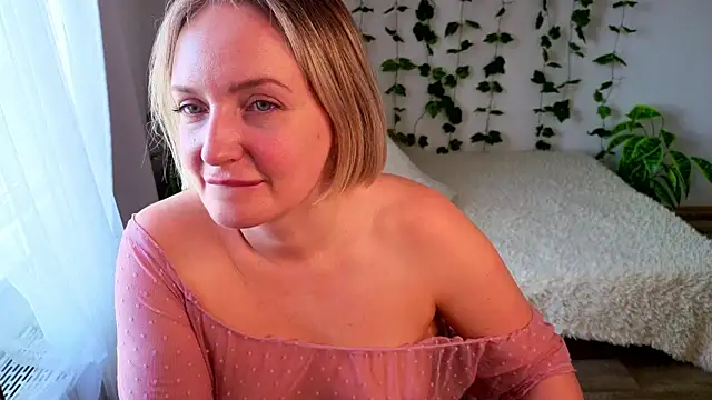 MonikFoxi online show from 07-04-26, 04:29
