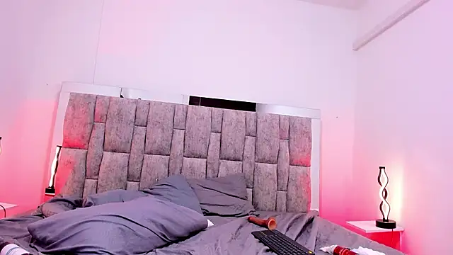 Snapshot of TaniaConor chatting on 03-21-26, 08:41 TaniaConor online show from 03-21-26, 08:41