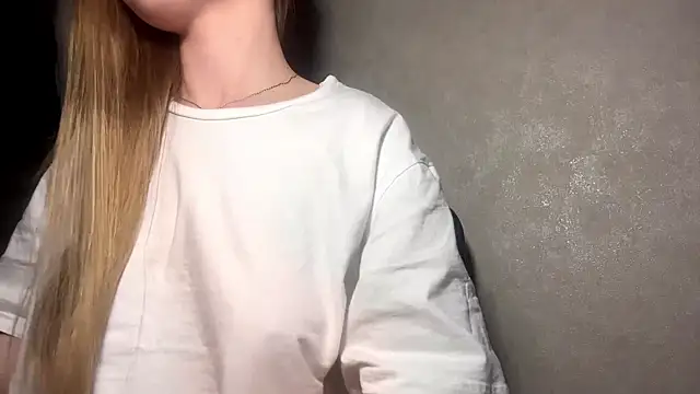 CarolineNine online show from 05-07-26, 04:23