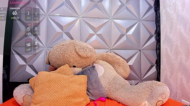 Snapshot of SofiLatina1 chatting on 03-21-26, 11:04 SofiLatina1 online show from 03-21-26, 11:04