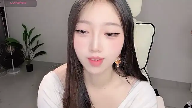 Yukiy8877 online show from 04-21-26, 02:51