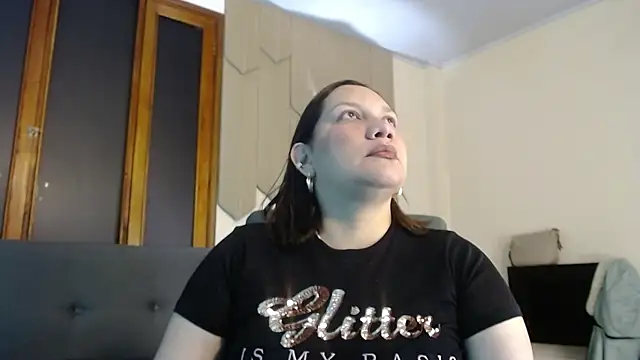 mia coral1 online show from 04-15-26, 03:24