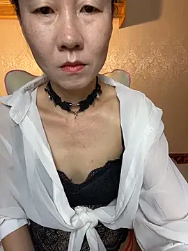 Snapshot of lilysister66 chatting on 04-24-26, 02:41 lilysister66 online show from 04-24-26, 02:41