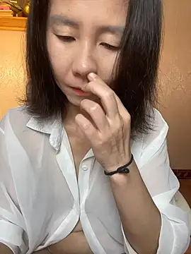 Snapshot of lilysister66 chatting on 05-26-26, 01:51 lilysister66 online show from 05-26-26, 01:51
