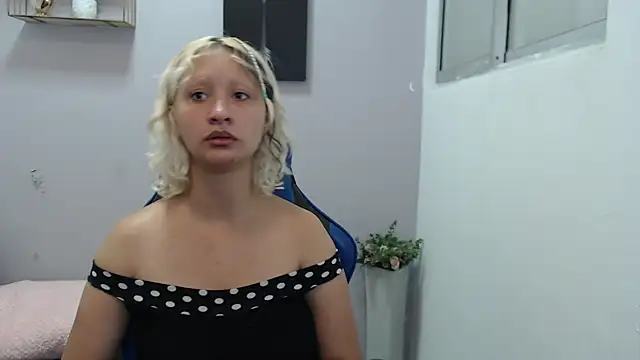 Snapshot of dafne_kim chatting on 03-25-26, 01:17 dafne kim online show from 03-25-26, 01:17