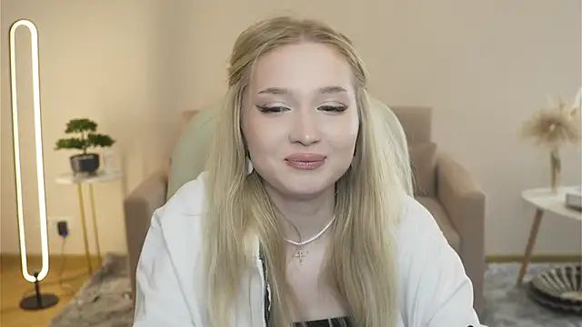 Snapshot of SeemaHornoff chatting on 03-30-26, 03:02 SeemaHornoff online show from 03-30-26, 03:02