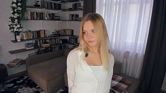 Snapshot of InesPiek chatting on 03-25-26, 08:53 InesPiek online show from 03-25-26, 08:53