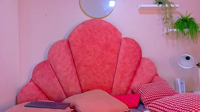 StarrMoon   online show from 05-12-26, 08:11