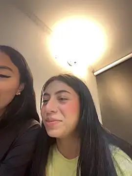 Snapshot of Velunett_19 chatting on 03-28-26, 12:10 Velunett 19 online show from 03-28-26, 12:10